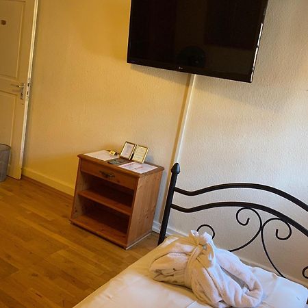 Hotel Gasthaus Schuetzen Freiburg im Breisgau Room photo