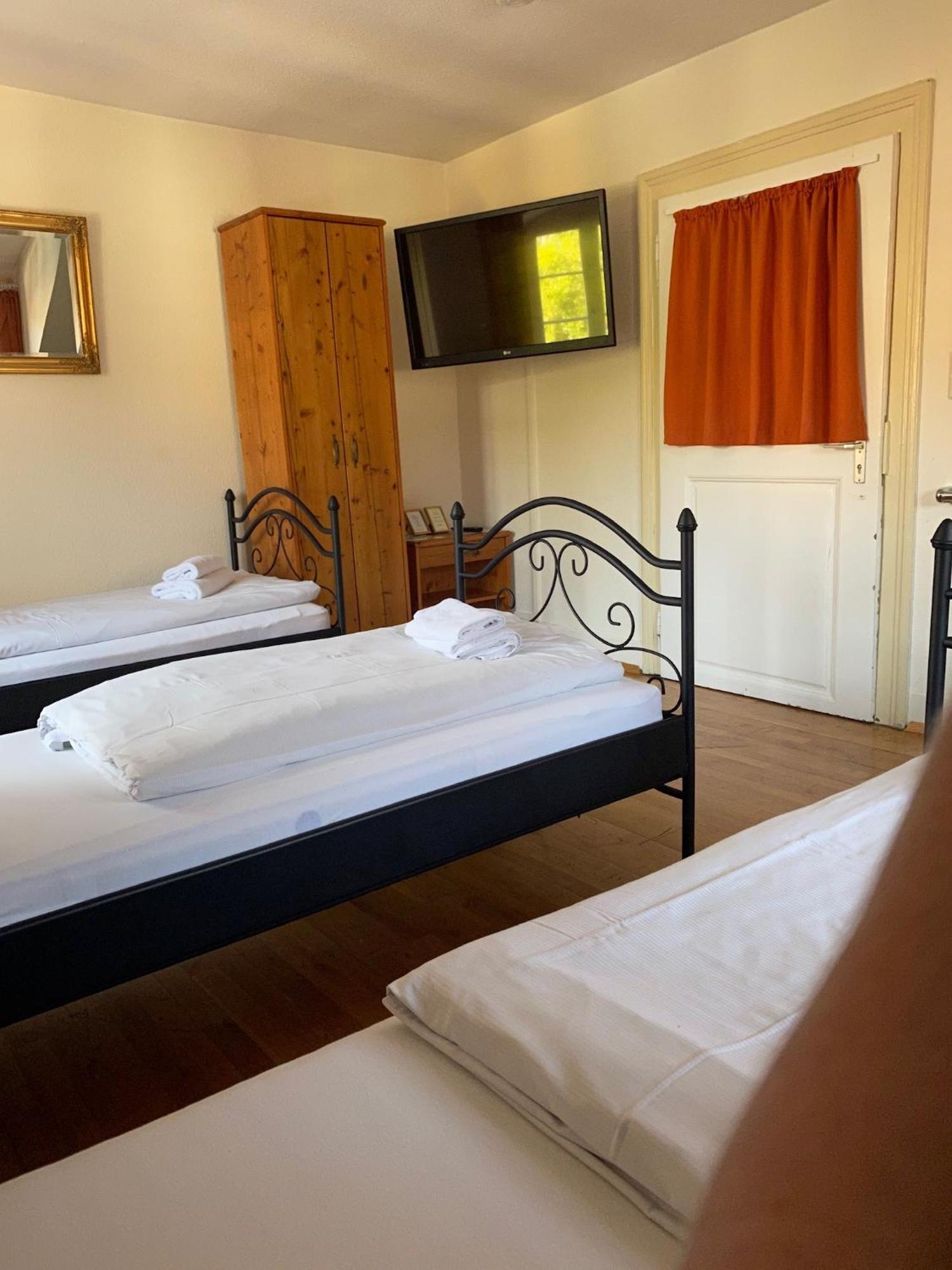 Hotel Gasthaus Schuetzen Freiburg im Breisgau Room photo