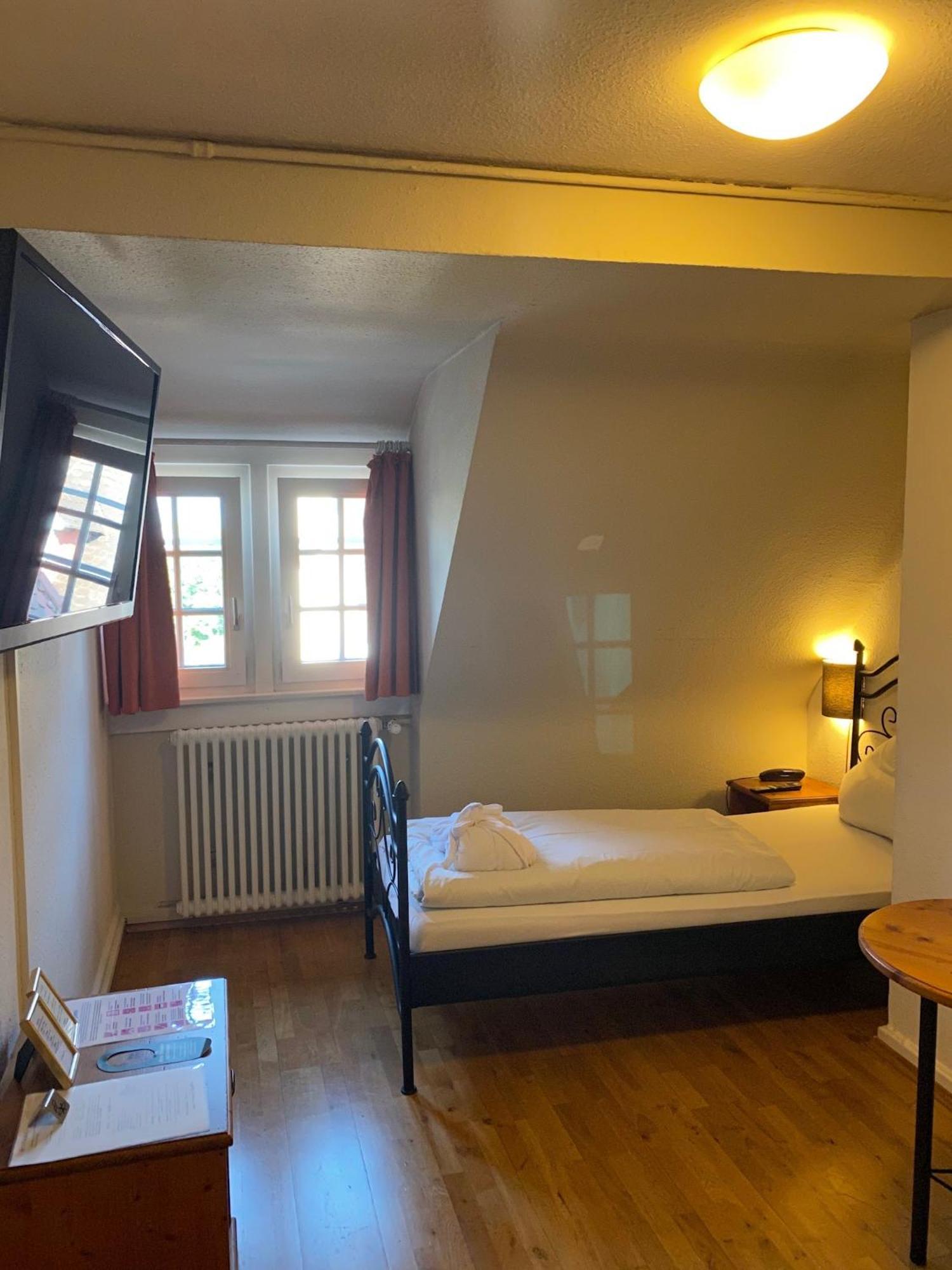 Hotel Gasthaus Schuetzen Freiburg im Breisgau Room photo